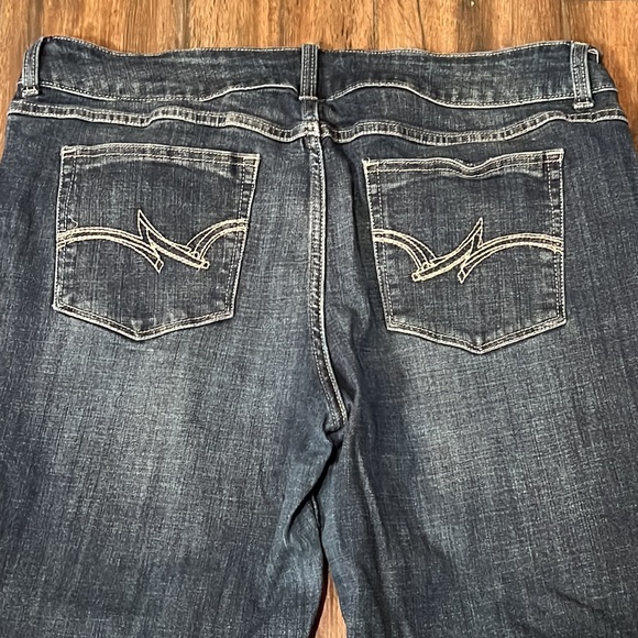 👖 LN Wrangler brand boot cut junior’s jeans - Picture 7 of 8